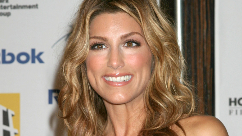 Jennifer Esposito smiling