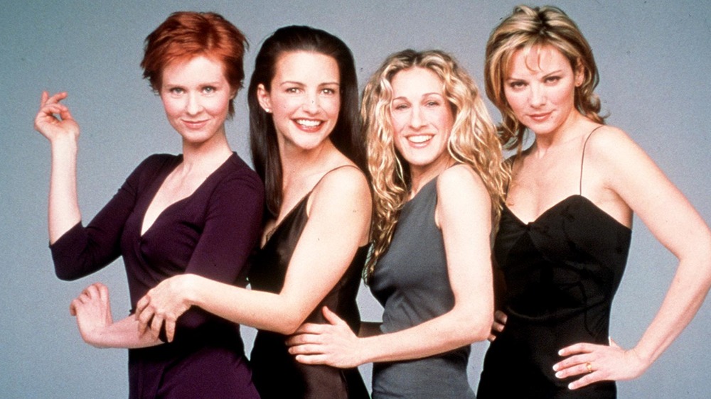 Cynthia Nixon, Kristin Davis, Sarah Jessica Parker, Kim Cattrall posing "Sex and the City"