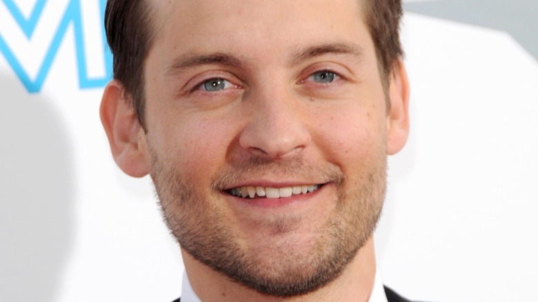 Tobey Maguire, smiling, 2009 photo, no facial hair, red carpet