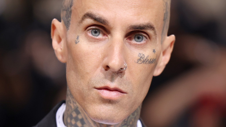 Travis Barker cleanly shaven 