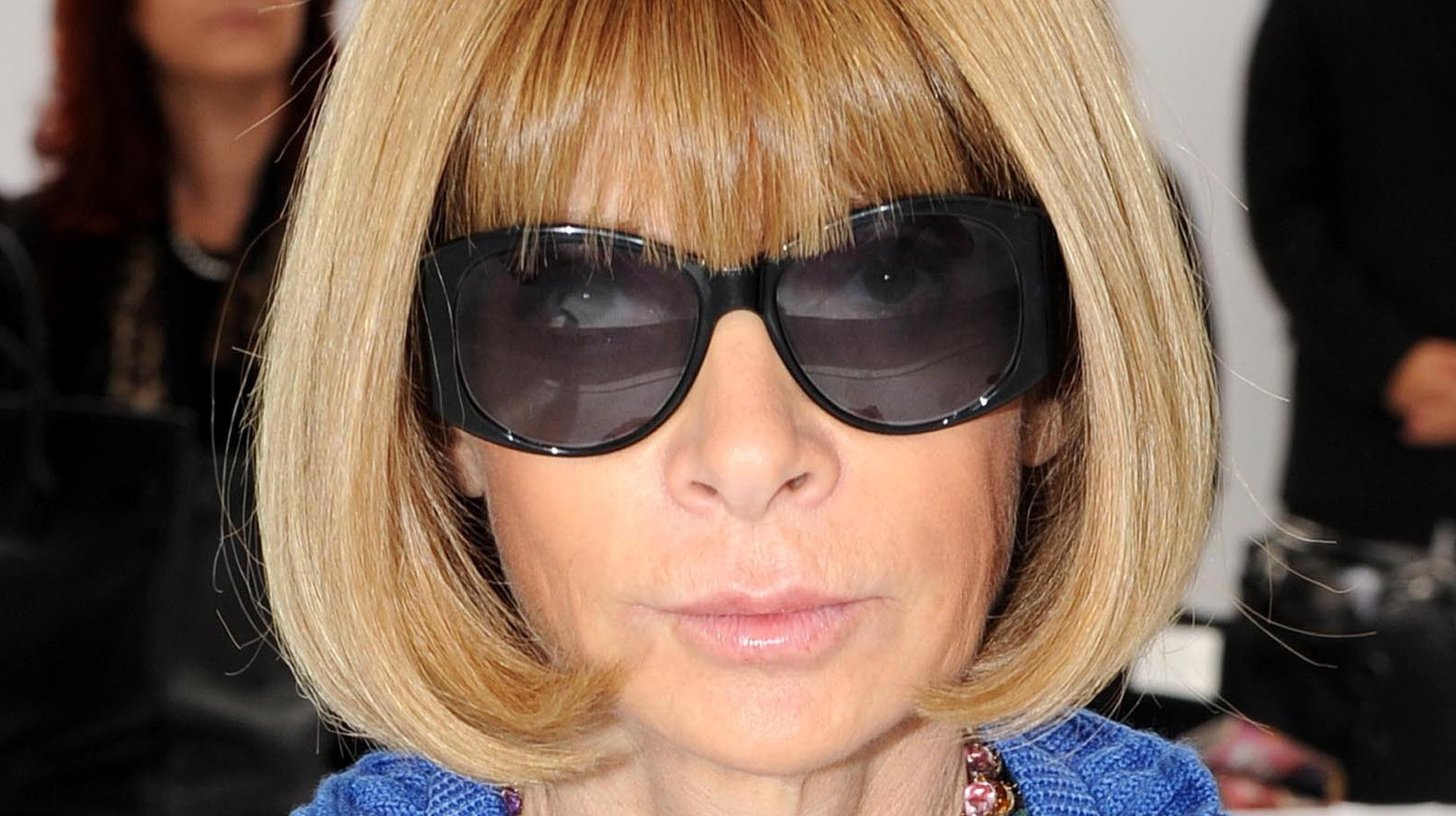 Anna Wintour removes her ever-present sunglasses during French