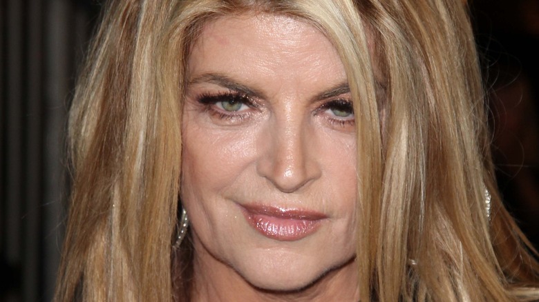 Kirstie Alley posing on the red carpet