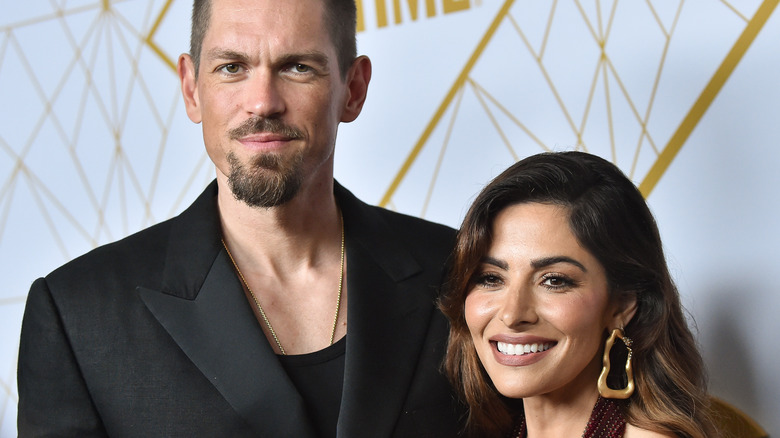 Steve Howey and Sarah Shahi on the red carpet
