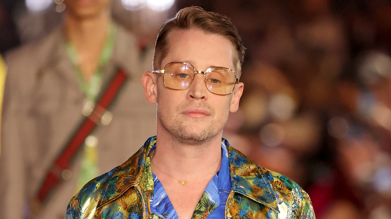 Macaulay Culkin yellow sunglasses