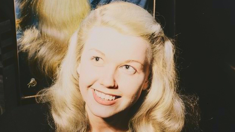Doris Day posing for cameras in 1946