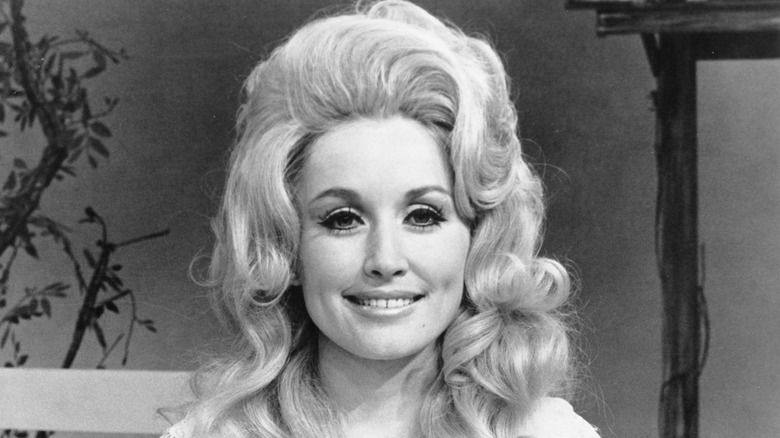 Young Dolly Parton smiling