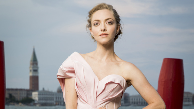 Amanda Seyfried posing for cameras