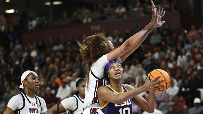 Kamilla Cardoso blocking Angel Reese
