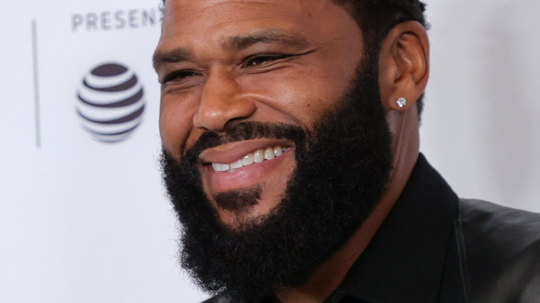 Anthony Anderson smiles