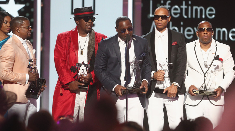 Ricky Bell, Bobby Brown, Johnny Gill, Ronnie DeVoe and Michael Bivins of New Edition on stage