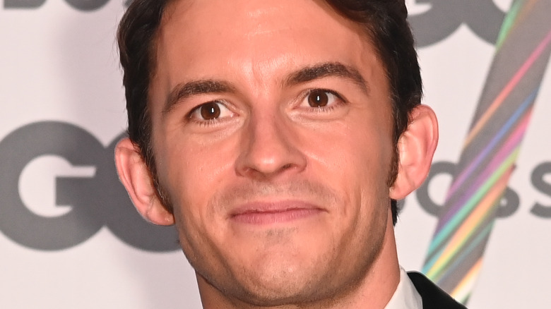 Jonathan Bailey at awards ceremony