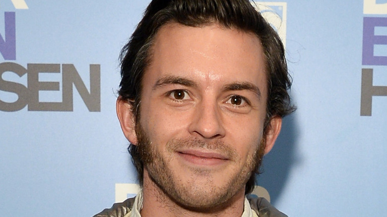 Jonathan Bailey posing for cameras