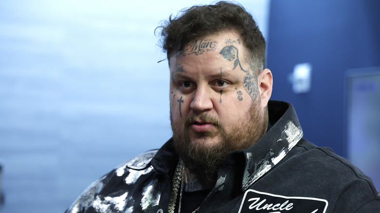Jelly Roll looking on