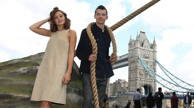 Ella Purnell beige dress London bridge