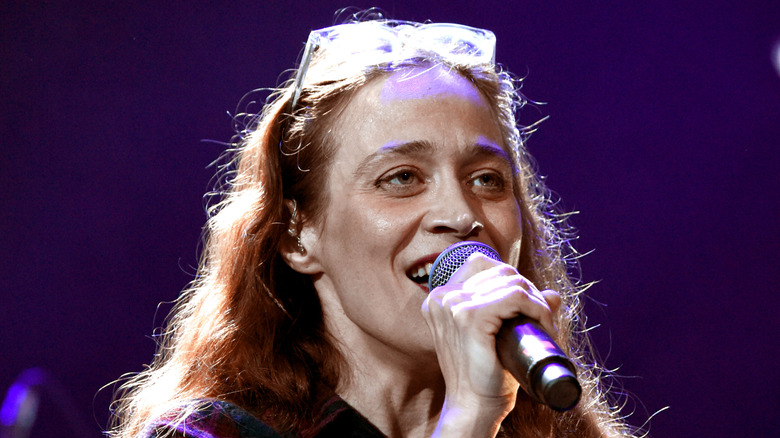 Fiona Apple singing looking happy