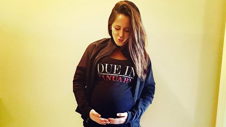 Jenelle Evans kissing pregnant belly