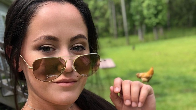 Jenelle Evans with sunglasses, chicken