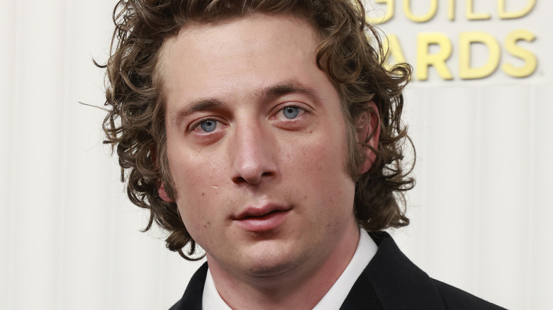 Jeremy Allen White posing 