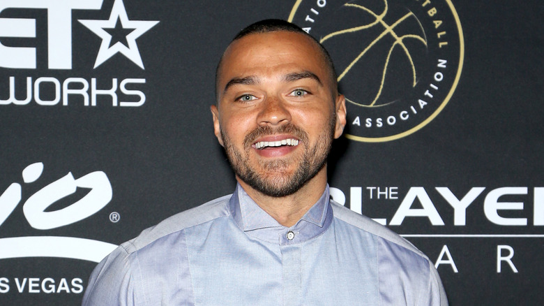 Jesse Williams posing at an event