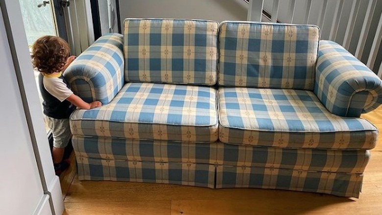 Full House couch as a baby gate for John Stamos' son