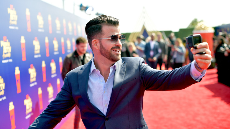 Johnny Bananas on a red carpet