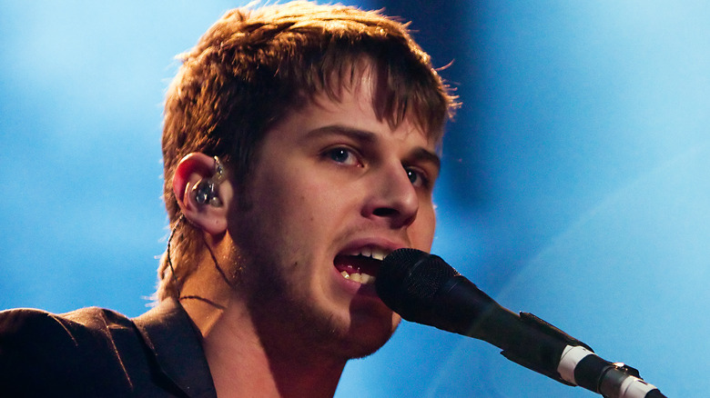 Mark Foster singing