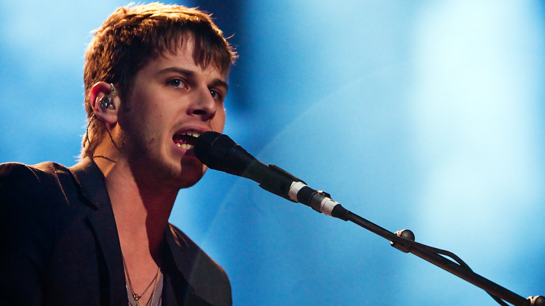 Mark Foster singing