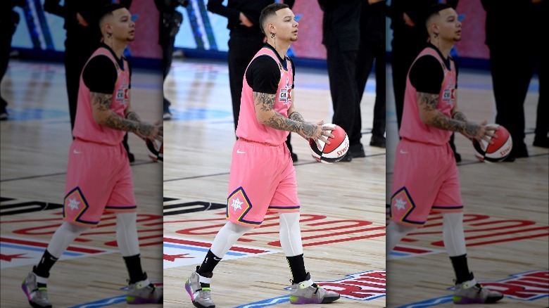 Kane Brown in celebrity basketball game