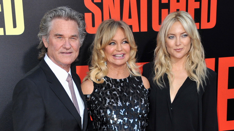 Kate Hudson, Goldie Hawn and Kurt Russell, posing