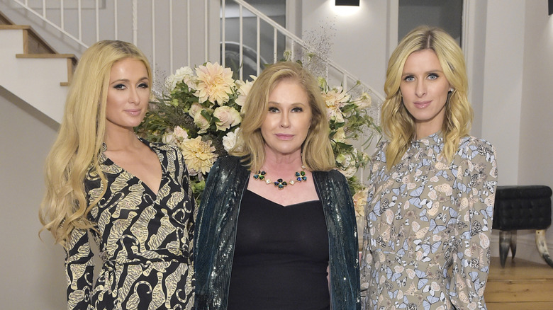 Paris, Kathy, and Nicky Hilton, posing together
