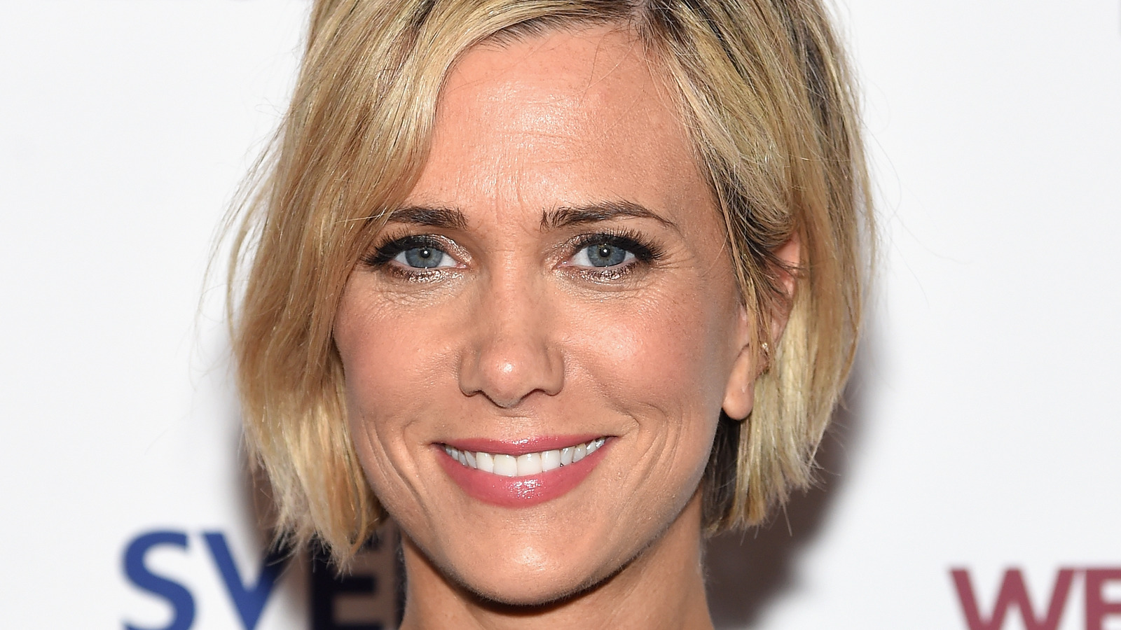 1. Kristen Wiig's Iconic Blonde Hair - wide 3