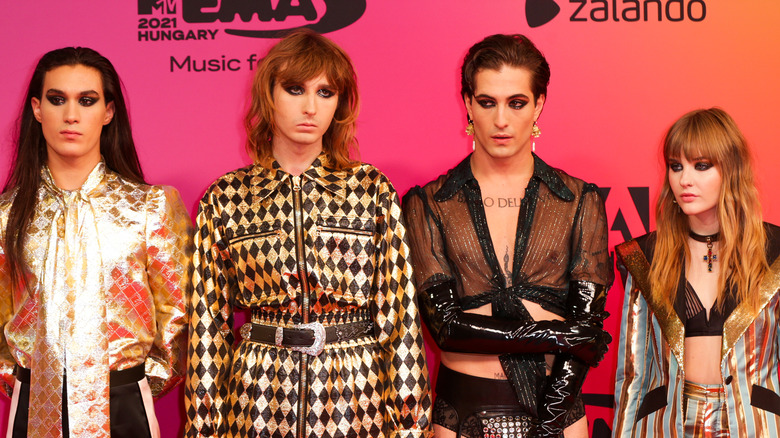 Maneskin posing together