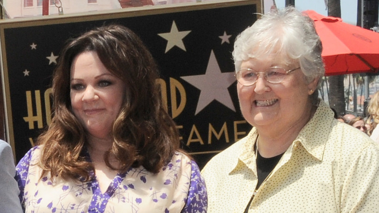 Melissa McCarthy and Sandy McCarthy smiling