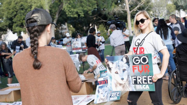 Mena Suvari posing with a LCA sign
