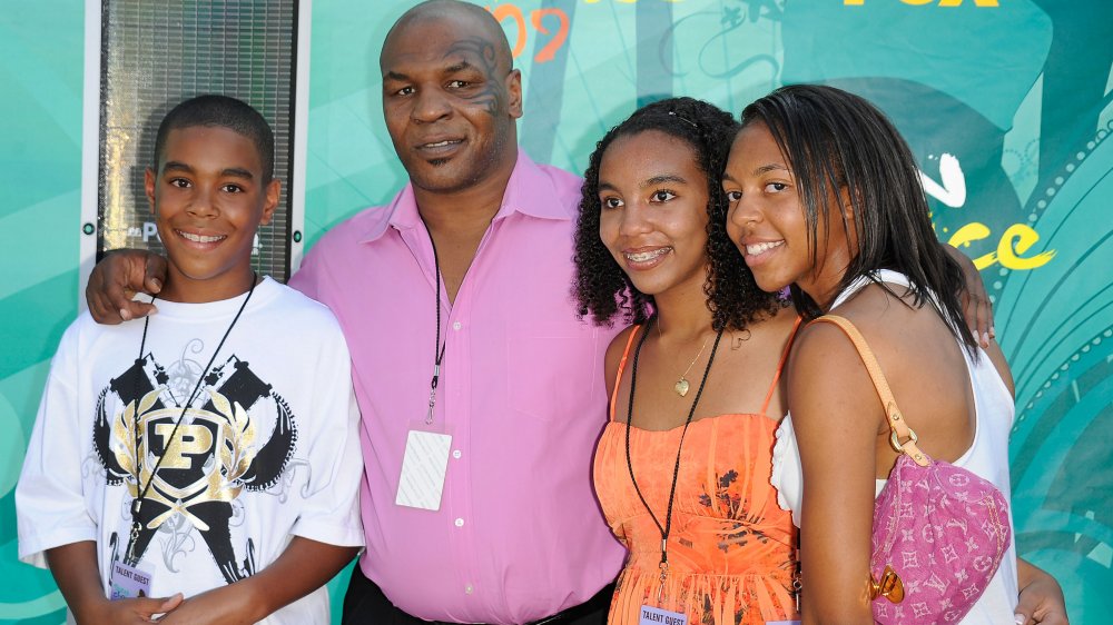 Mike Tyson and his family at the 2009 Teen Choice Awards 