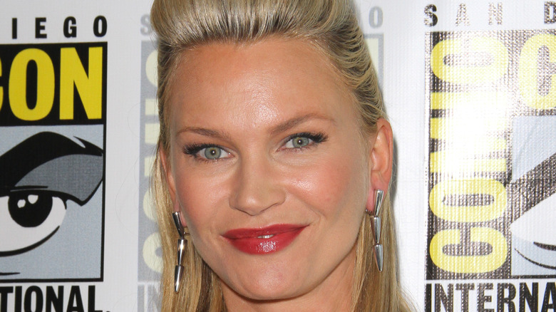 Natasha Henstridge posing at Comic Con