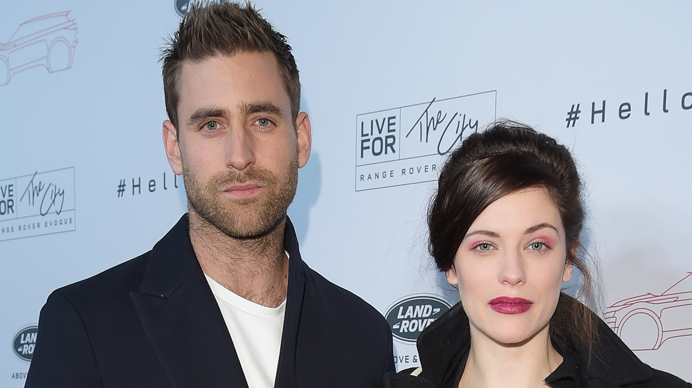 Oliver Jackson-Cohen and Jessica De Gouw posing