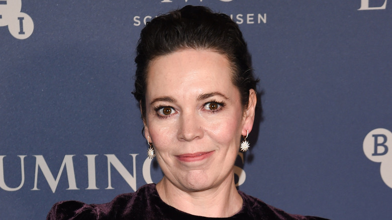 Olivia Colman posing at a gala