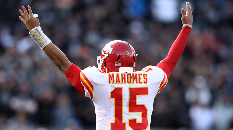 Patrick Mahomes with arms up