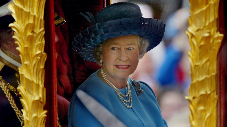 queen elizabeth blue hat golden jubilee 2002