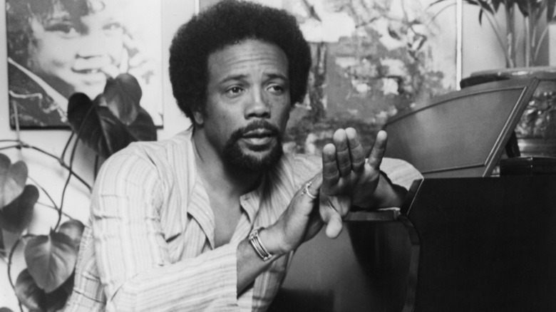 Quincy Jones speaks by piano in 1974