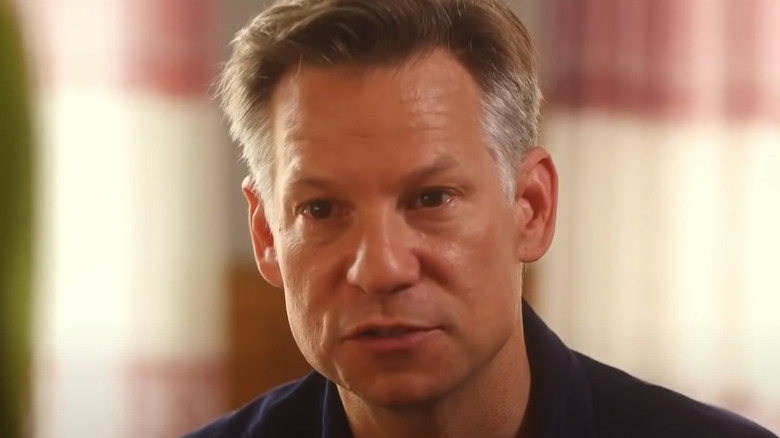 Richard Engel conducting interview