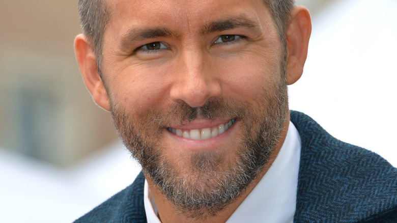 Ryan Reynolds che sorride