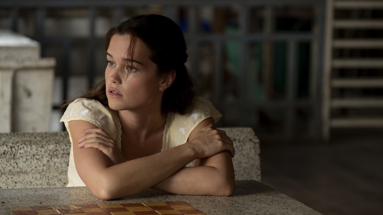 Sarah Catherine Hook as Piper Ratliff in The White Lotus