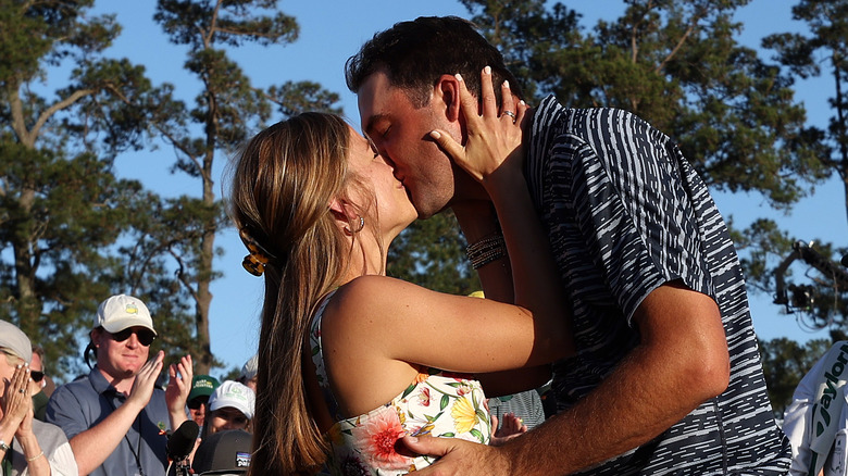 Meredith Scheffler and Scottie Scheffler kissing