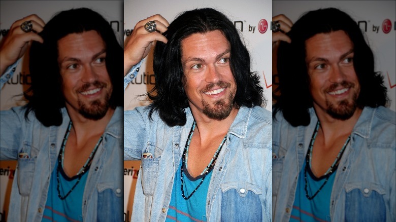 Steve Howey with long hair