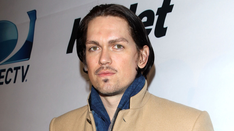 Steve Howey wearing scarf