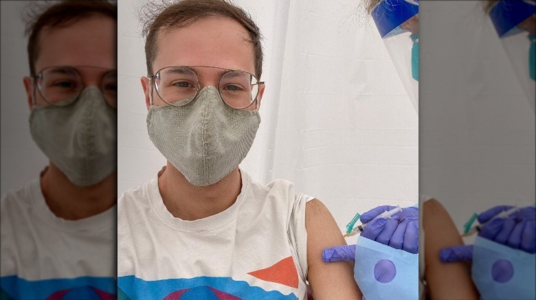 Zach Kornfeld getting a vaccination