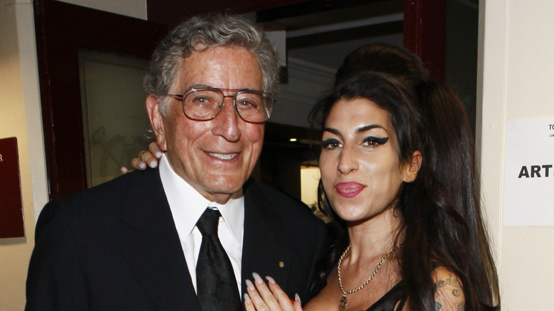 Tony Bennett and Amy Winehouse smiling 