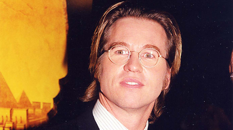 Val Kilmer posing at a movie premiere